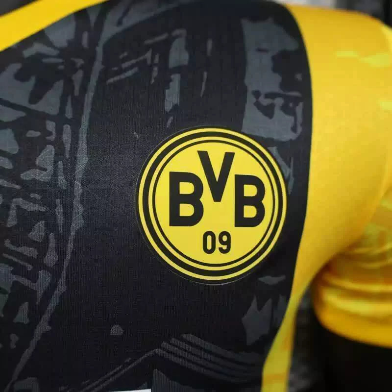 Camisa Borussia Dortmund Edição especial 24/25 - Jogador Puma Masculina - Preta com detalhes em amarelo