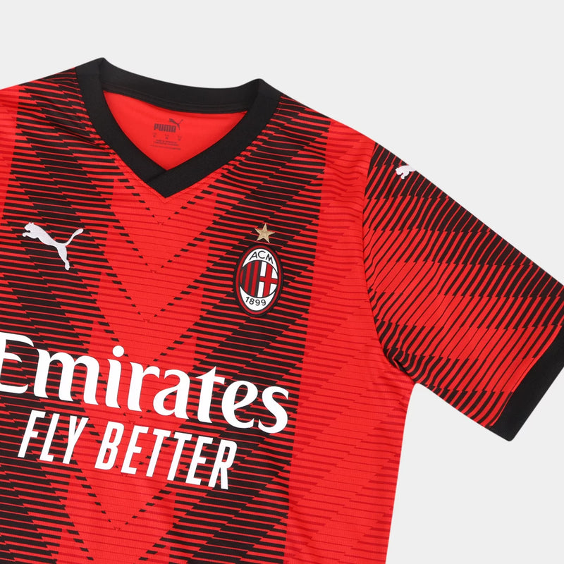 camisa-milan-home-casa-titular-1-i-23-24-puma-versao-torcedor-masculino-masculina-vermelho-vermelha-preto-preta-branco-rafael-leao-leao-oficial-emirates-fly-better